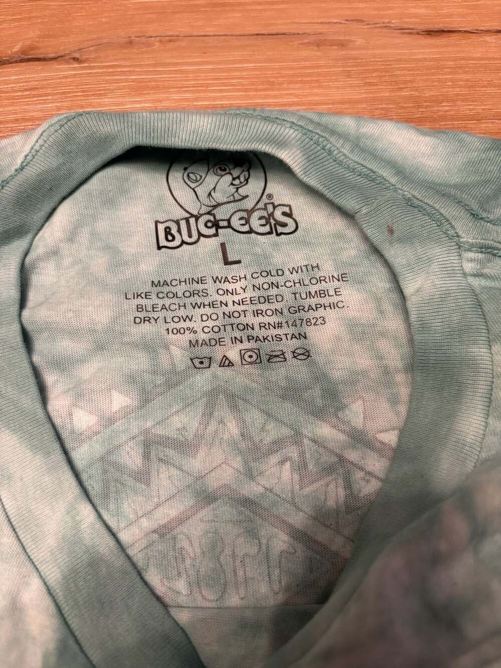 Buc-ee's 1982 Beach Graphic Tie-Dye T-Shirt - Picture 5 of 5